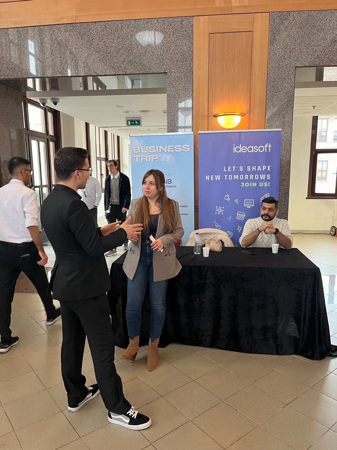 Koç Üniversitesi İşletme Kulübü 'nün düzenlemiş olduğu Business Trip'24 etkinliğinde öğrencilerle birlikteydik!